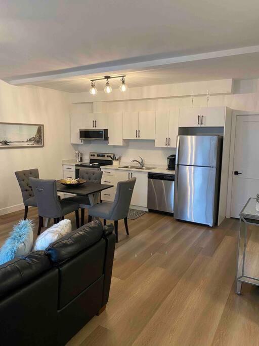 Adorable 1 Bedroom Suite- A Skip To Galloping Goose Victoria Dış mekan fotoğraf