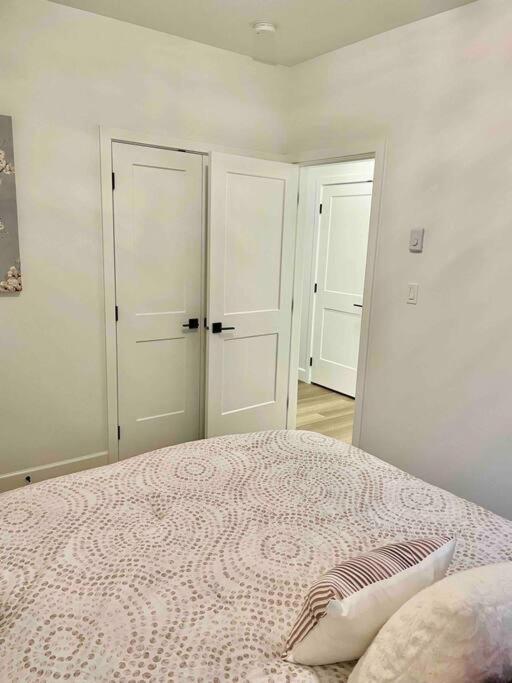 Adorable 1 Bedroom Suite- A Skip To Galloping Goose Victoria Dış mekan fotoğraf
