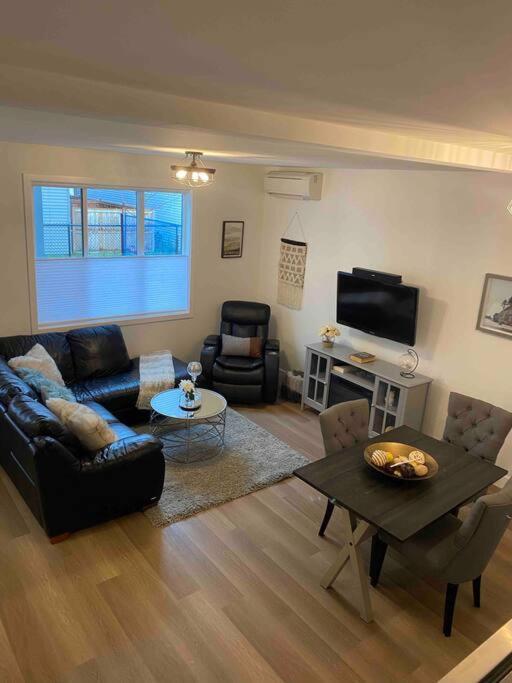 Adorable 1 Bedroom Suite- A Skip To Galloping Goose Victoria Dış mekan fotoğraf