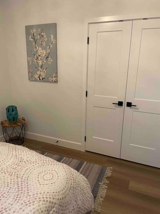Adorable 1 Bedroom Suite- A Skip To Galloping Goose Victoria Dış mekan fotoğraf