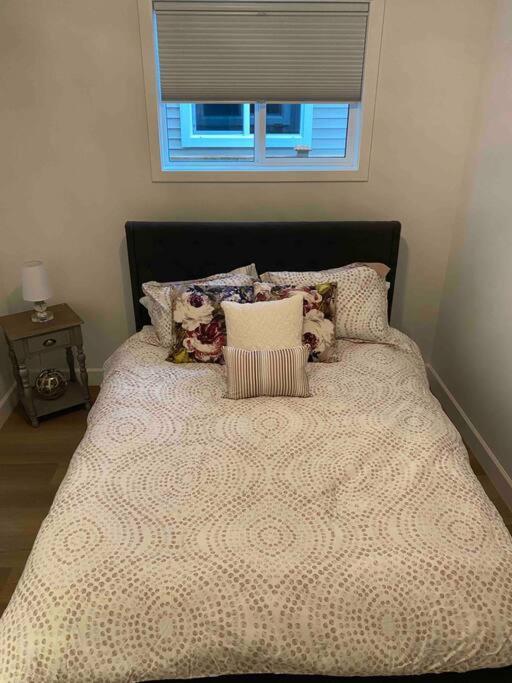 Adorable 1 Bedroom Suite- A Skip To Galloping Goose Victoria Dış mekan fotoğraf